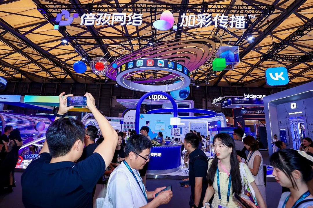 与AI同游!2026年第二十三届ChinaJoy盛大开幕! https://cms3.chinajoy.net/157/upload/resources/image/103384.jpg?token=Bearer eyJhbGciOiJIUzUxMiJ9.eyJpc3MiOiJlY2hpc2FuIiwic3ViIjoie1wiY2xpZW50XCI6XCJXRUJcIixcInR5cGVcIjpcIlVTRVJcIixcIm5hbWVcIjpcInVzZXIyX2FwaVwiLFwic2lnbmF0dXJlXCI6bnVsbCxcImV4cGlyZXNfaW5cIjoxODAwMDAwMH0iLCJpYXQiOjE3ODU1NzI3NDYsImV4cCI6MTc4NTU5MDc0Nn0.HPnAxiidYD1k7VkgJAD_0D0Wu1tmwQ6G_gTyksby3y2UZCbUy9DUdn6tHTLCCrc3fJB-Ny2umh8wrpsCHGvtJw